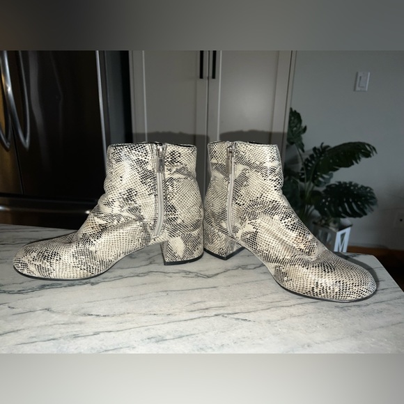 Heels - Picture 2 of 3